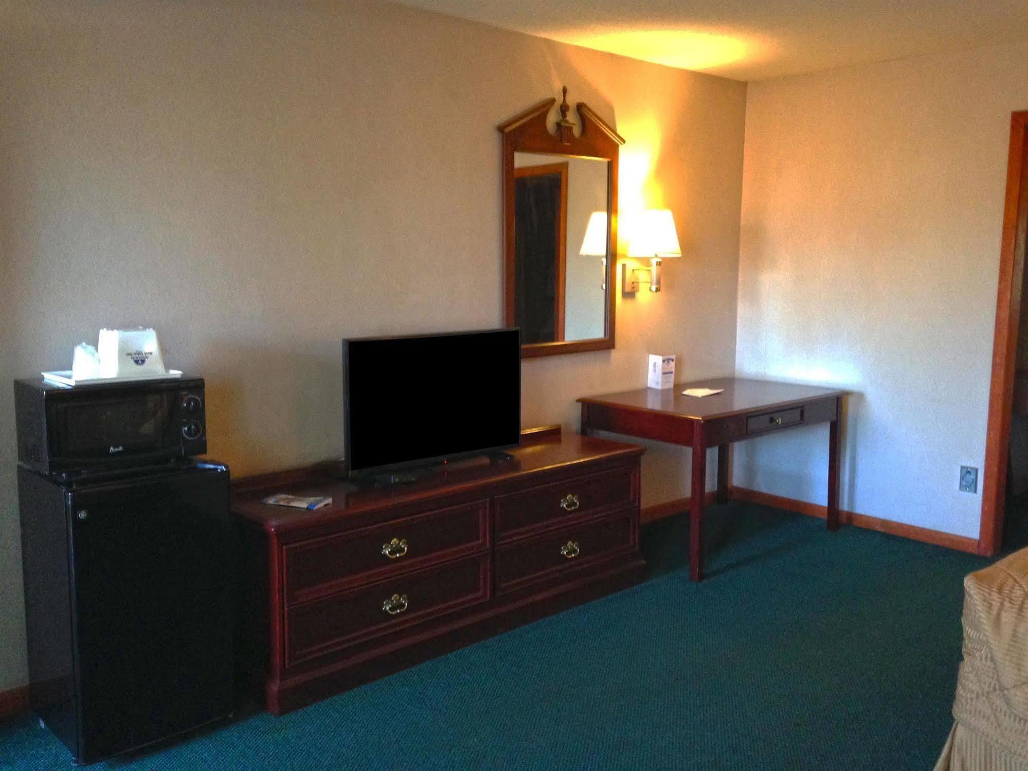 Americas Best Value Inn Plattsburgh Luaran gambar
